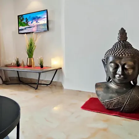 Zen Holidays, Heated Pool, Air Con, Terrace Apartman *