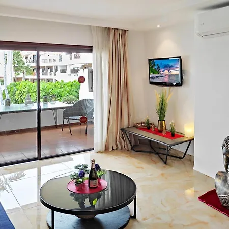 Zen Holidays, Heated Pool, Air Con, Terrace